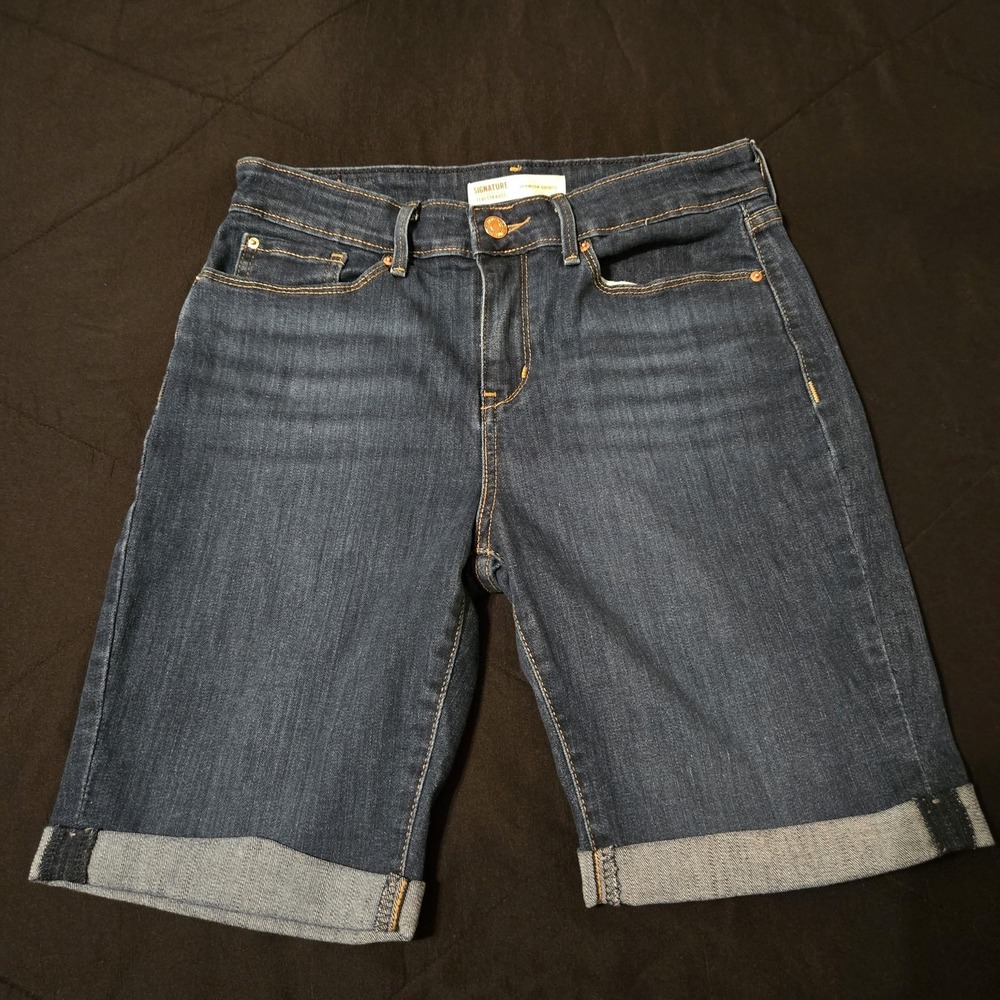 Signature By Levi Strauss Shorts Womens 6 Blue Denim Bermuda Stretch Casual